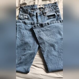 LOW RISE FLARED JEANS